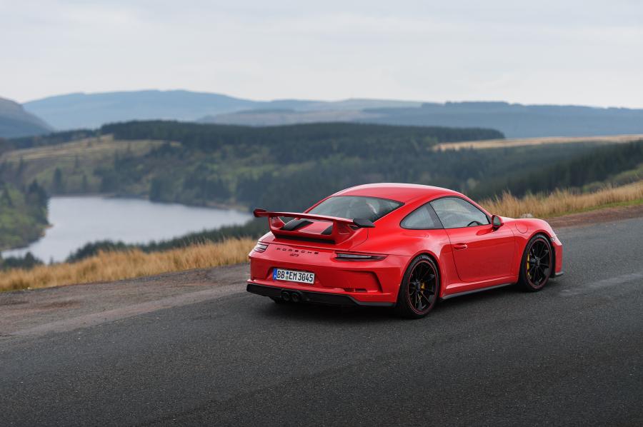  Porsche 911 GT3 (991) 2017 года  (UK) (фото 8 из 42)